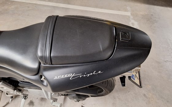 Gebrauchtmotorrad Triumph Speed Triple 955i - Bild 4 Gebrauchtmotorrad Triumph Speed Triple 955i - Bild 4