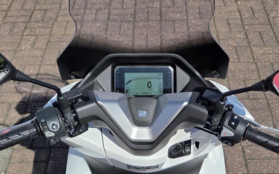 Gebrauchtmotorrad Honda PCX125 DX - Bild 5