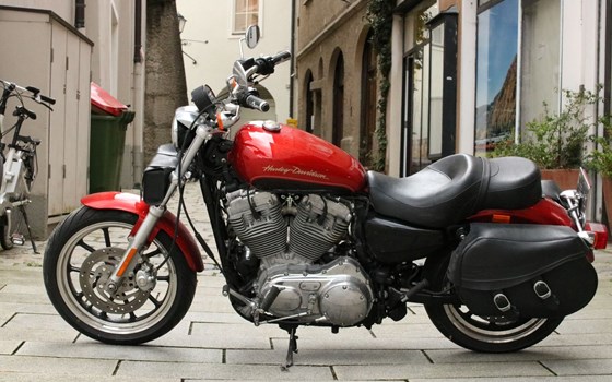 Gebrauchtmotorrad Harley-Davidson Sportster XL 883 C Custom - Bild 1