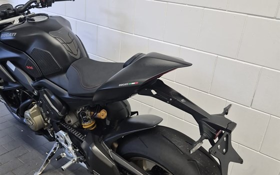 Gebrauchtmotorrad Ducati Streetfighter V4 S - Bild 18
