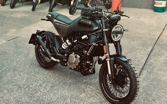 Gebrauchtmotorrad Husqvarna Svartpilen 125 - Bild 2