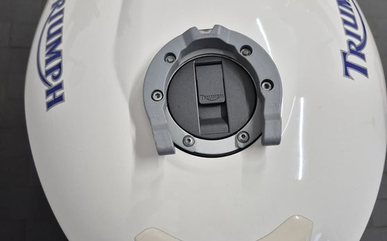 Gebrauchtmotorrad Triumph Speed Triple 1050 - Bild 3