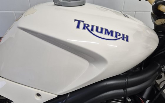 Gebrauchtmotorrad Triumph Speed Triple 1050 - Bild 8