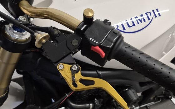 Gebrauchtmotorrad Triumph Speed Triple 1050 - Bild 16