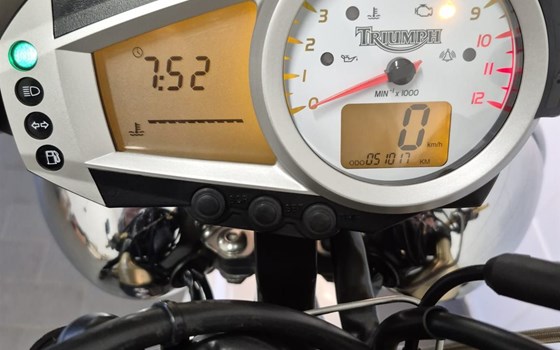 Gebrauchtmotorrad Triumph Speed Triple 1050 - Bild 4