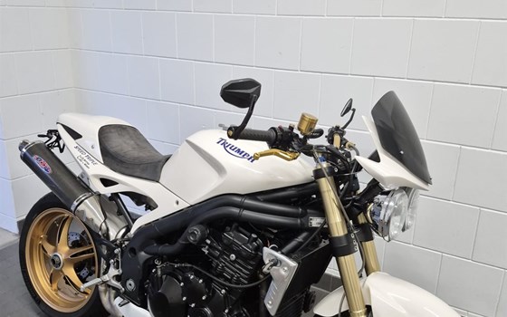 Gebrauchtmotorrad Triumph Speed Triple 1050 - Bild 2