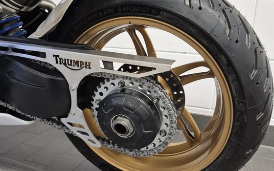 Gebrauchtmotorrad Triumph Speed Triple 1050 - Bild 19
