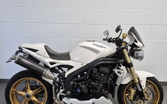 Gebrauchtmotorrad Triumph Speed Triple 1050 - Bild 1