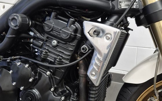 Gebrauchtmotorrad Triumph Speed Triple 1050 - Bild 7