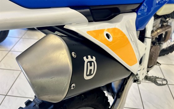 Gebrauchtmotorrad Husqvarna FE 250 Heritage - Bild 6