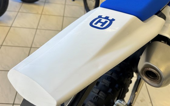 Gebrauchtmotorrad Husqvarna FE 250 Heritage - Bild 8