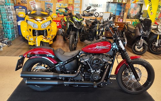 Gebrauchtmotorrad Harley-Davidson Softail Street Bob FXBB - Bild 2