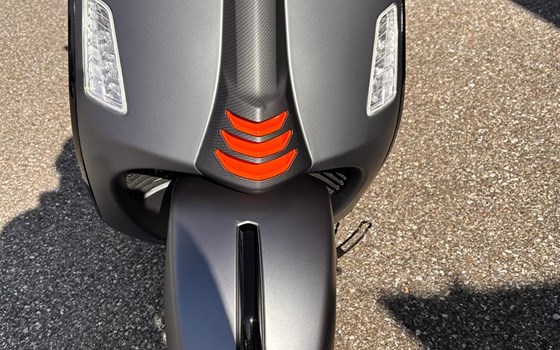 Gebrauchtmotorrad Vespa GTS 300 hpe Super Sport - Bild 2