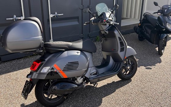 Gebrauchtmotorrad Vespa GTS 300 hpe Super Sport - Bild 10