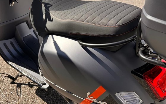 Gebrauchtmotorrad Vespa GTS 300 hpe Super Sport - Bild 14