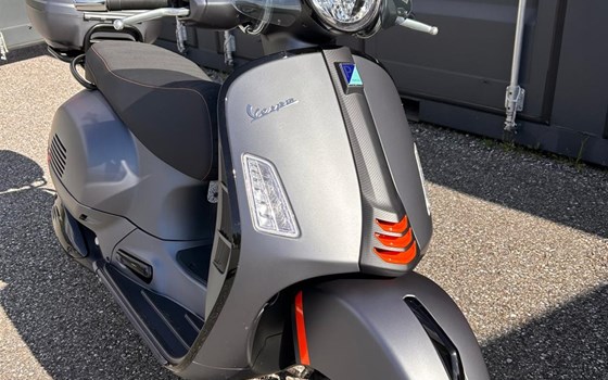 Gebrauchtmotorrad Vespa GTS 300 hpe Super Sport - Bild 1