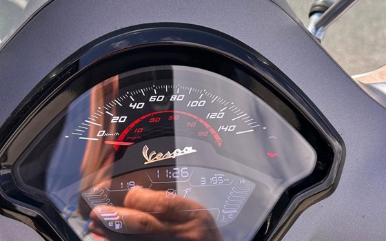 Gebrauchtmotorrad Vespa GTS 300 hpe Super Sport - Bild 6