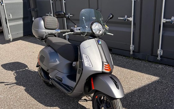Gebrauchtmotorrad Vespa GTS 300 hpe Super Sport - Bild 7