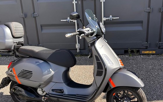 Gebrauchtmotorrad Vespa GTS 300 hpe Super Sport - Bild 9