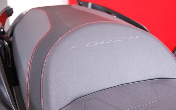Gebrauchtmotorrad Honda Forza 125 - Bild 6 Gebrauchtmotorrad Honda Forza 125 - Bild 6