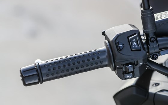 Neufahrzeug Aprilia SR GT Replica 125 - Bild 7