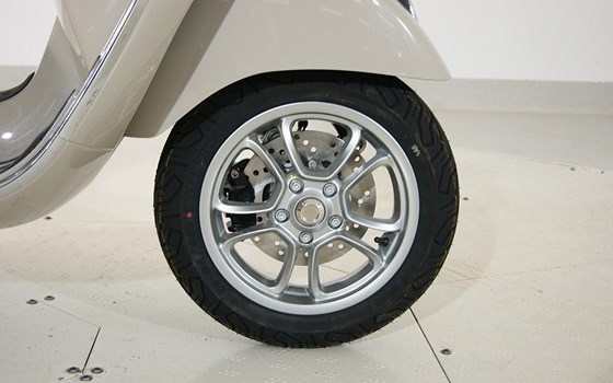 Neufahrzeug Vespa GTS 125 - Bild 4