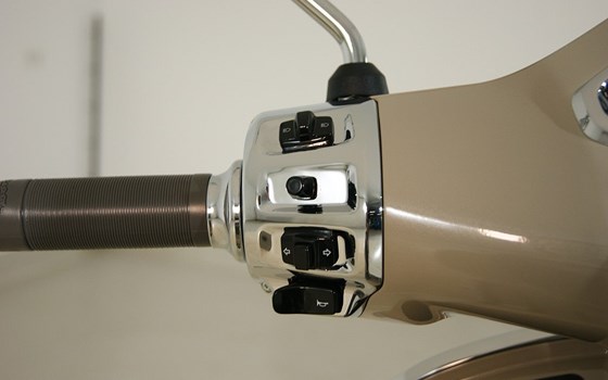 Neufahrzeug Vespa GTS 125 - Bild 7 Neufahrzeug Vespa GTS 125 - Bild 7