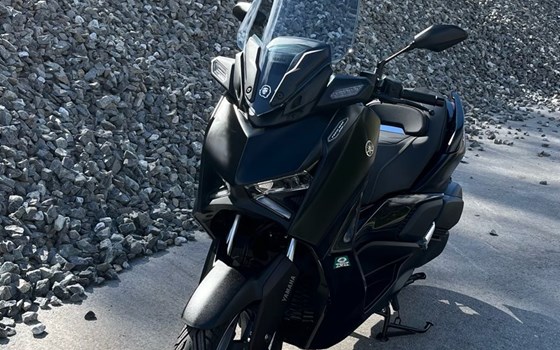 Gebrauchtmotorrad Yamaha XMAX 300 Tech MAX - Bild 2 Gebrauchtmotorrad Yamaha XMAX 300 Tech MAX - Bild 2