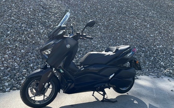 Gebrauchtmotorrad Yamaha XMAX 300 Tech MAX - Bild 3 Gebrauchtmotorrad Yamaha XMAX 300 Tech MAX - Bild 3