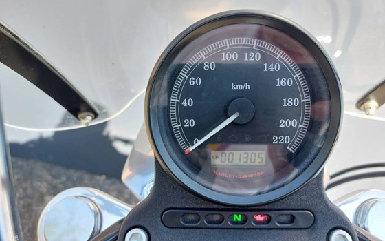 Gebrauchtmotorrad Harley-Davidson Sportster XL 883 L SuperLow - Bild 8