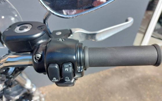 Gebrauchtmotorrad Harley-Davidson Sportster XL 883 L SuperLow - Bild 9