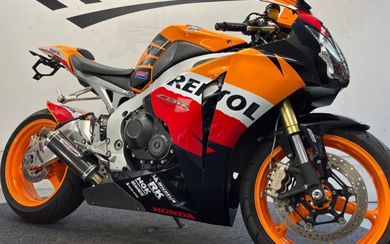 Gebrauchtmotorrad Honda CBR1000RR Fireblade - Bild 2
