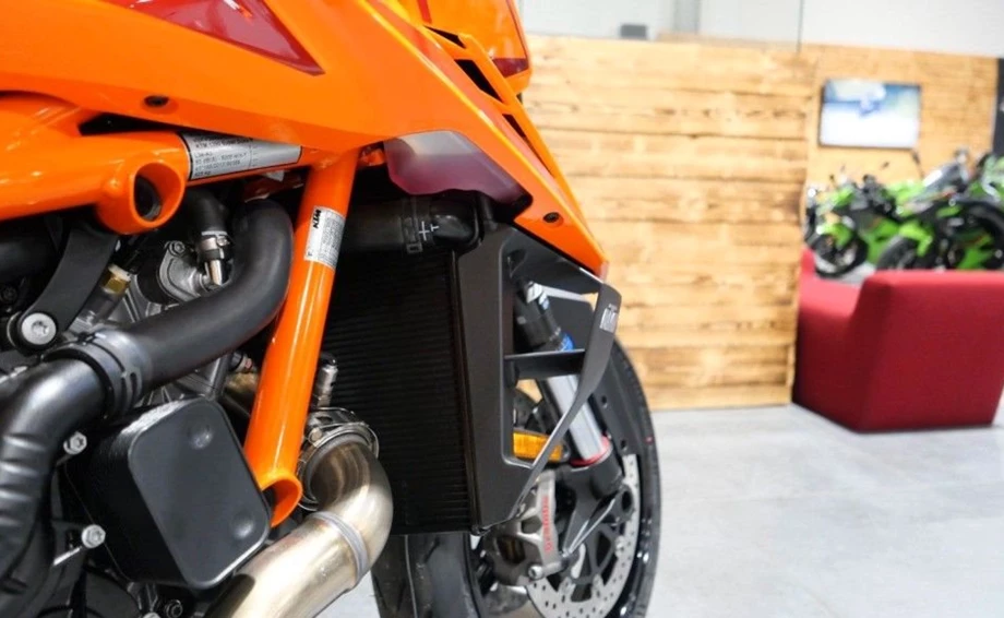 Angebot KTM 1390 Super Duke R EVO Bild 8: Angebot KTM 1390 Super Duke R EVO