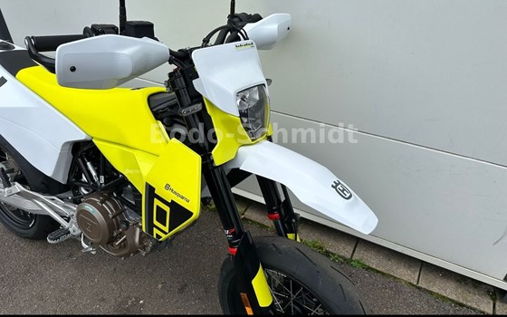 Neufahrzeug Husqvarna 701 Supermoto - Bild 2