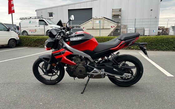 Gebrauchtmotorrad Aprilia Tuono 457 - Bild 4