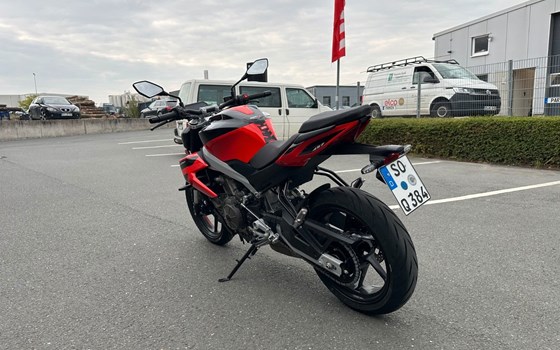 Gebrauchtmotorrad Aprilia Tuono 457 - Bild 6