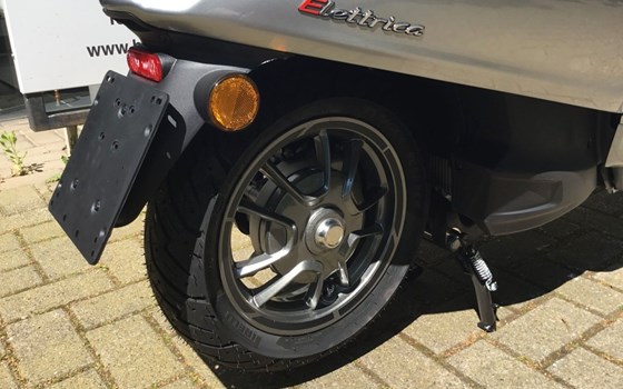 Neufahrzeug Vespa Elettrica 70 km/h - Bild 11