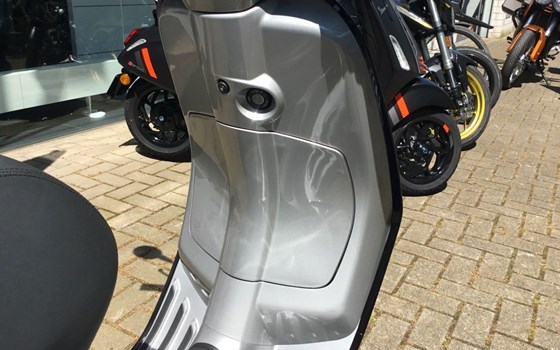 Neufahrzeug Vespa Elettrica 70 km/h - Bild 18