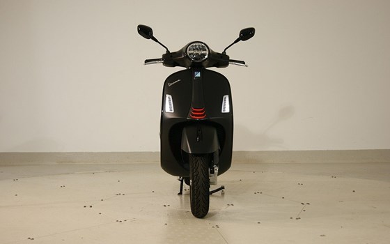 Neufahrzeug Vespa GTS 125 Super Sport - Bild 2 Neufahrzeug Vespa GTS 125 Super Sport - Bild 2