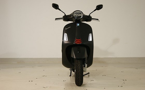 Neufahrzeug Vespa GTS 125 Super Sport - Bild 3 Neufahrzeug Vespa GTS 125 Super Sport - Bild 3