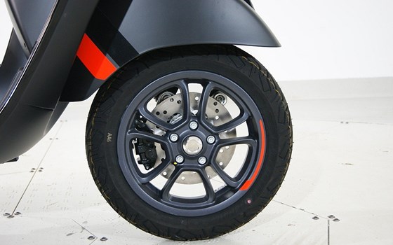 Neufahrzeug Vespa GTS 125 Super Sport - Bild 6 Neufahrzeug Vespa GTS 125 Super Sport - Bild 6