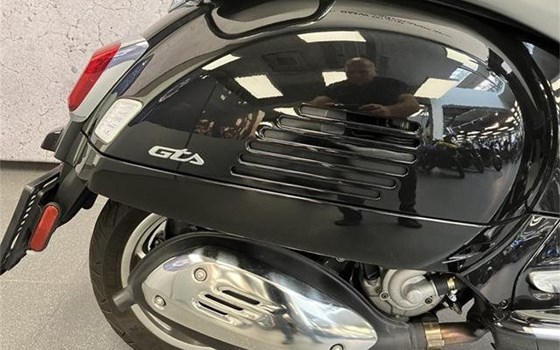 Gebrauchtmotorrad Piaggio Beverly 300 i.e.S - Bild 6 Gebrauchtmotorrad Piaggio Beverly 300 i.e.S - Bild 6