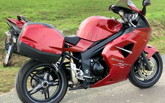 Gebrauchtmotorrad Triumph Sprint ST 1050 - Bild 2