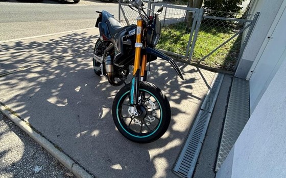 Gebrauchtmotorrad Rieju MRT 50 All Black - Bild 1 Gebrauchtmotorrad Rieju MRT 50 All Black - Bild 1