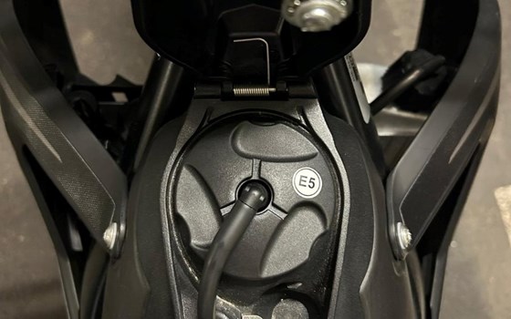 Gebrauchtmotorrad Rieju MRT 50 All Black - Bild 8 Gebrauchtmotorrad Rieju MRT 50 All Black - Bild 8