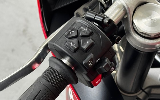 Gebrauchtmotorrad Triumph Daytona 660 - Bild 10