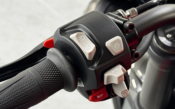 Gebrauchtmotorrad Triumph Street Triple 765 RS - Bild 10