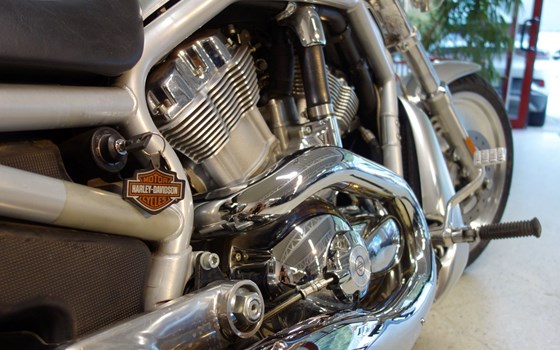 Gebrauchtmotorrad Harley-Davidson V-Rod VRSCA - Bild 19 Gebrauchtmotorrad Harley-Davidson V-Rod VRSCA - Bild 19