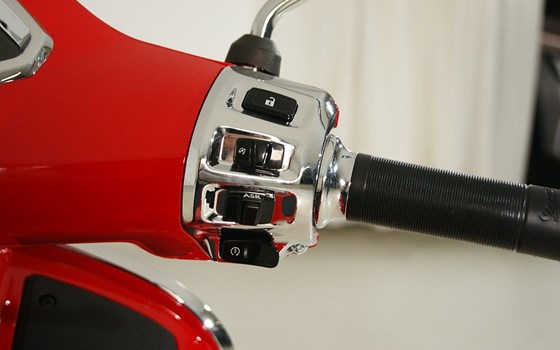 Neufahrzeug Vespa GTS 125 - Bild 8 Neufahrzeug Vespa GTS 125 - Bild 8