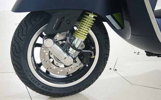 Neufahrzeug Vespa GTS 125 Supertech iGET - Bild 14 Neufahrzeug Vespa GTS 125 Supertech iGET - Bild 14